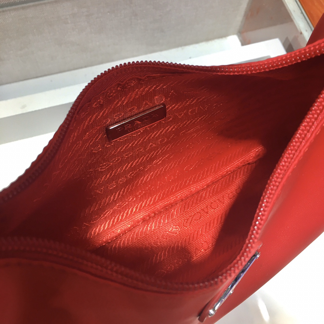 Prada Mini Re Nylon Re Edition 2000 Hobo Bag Handbag Red 1NE515